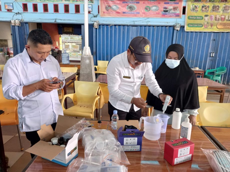 Dalam Rangka Arus Mudik Idul Fitri 1445 H, Dinkes Prov Kalbar Gelar Giat Pembinaan dan Pengawasaan Tempat Fasilitas Umum dan Keamanan Pangan Siap Saji